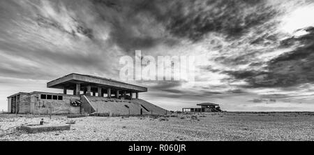 4 laboratoires et 5, connu sous le nom de pagodes, de l'Atomic Weapons Research Establishment, Orford Ness, Suffolk, Angleterre. Banque D'Images