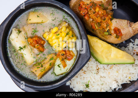 Soupe colombienne traditionnelle de la région de Valle del Cauca appelée sancocho Banque D'Images