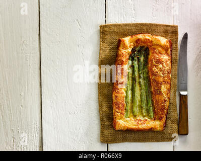 Technique d'hyperfocale sur les asperges et Aberwen Puff Pastry Banque D'Images