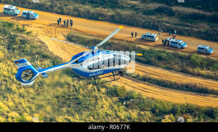 Photo aérienne, l'hélicoptère de police au cours de la démonstration à la mine à ciel ouvert, une démonstration à la mine à ciel ouvert avec l'usage de la police, une grande manifestation contre la Banque D'Images