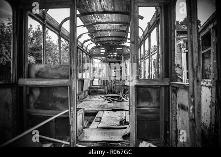 Les tramways à l'abandon et abandonnés dans la ville de Wroclaw, Pologne. Banque D'Images