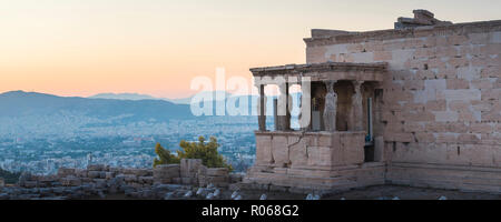 Porche de la Maidens (cariatides), l'Erechtheion acropole, au coucher du soleil, l'UNESCO World Heritage Site, Athènes, Attique, Grèce, Europe Banque D'Images