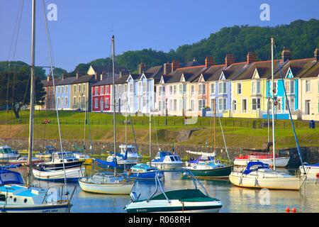 Le port de Aberaeron, La Baie de Cardigan, Wales, Royaume-Uni, Europe Banque D'Images