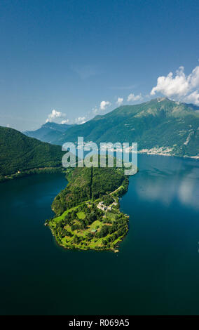 Vue panoramique vue aérienne de l'abbaye de Piona (Abbazia Priorato di Piona) et le lac de Côme, Lecco, Colico province, la Lombardie, les lacs italiens, Italie, Europe Banque D'Images