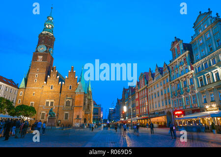 Wroclaw Old Town Square, vue de nuit de la place du marché (Rynek) dans le centre de la vieille ville médiévale de Wroclaw, Pologne. Banque D'Images