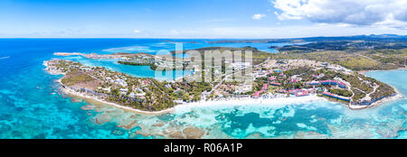 Vue panoramique de la mer turquoise autour de Long Bay, Antigua, Antigua et Barbuda, Iles sous le vent, Antilles, Caraïbes, Amérique Centrale Banque D'Images