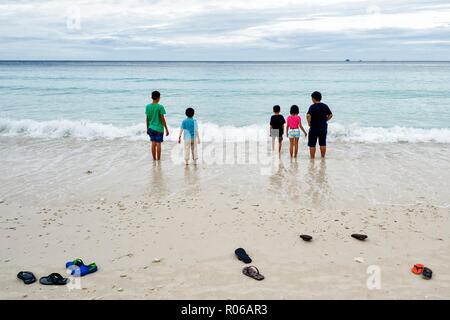 La Malaisie, Redang Island, l'île de Redang est célèbre pour ses eaux cristallines, plages de sable blanc, et c'est un plaisir de jouer dans les vagues Banque D'Images