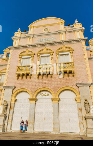 La façade du Teatro Heredia (Teatro Adolfo Mejia) à Cartagena de Indias, Colombie, Amérique du Sud Banque D'Images