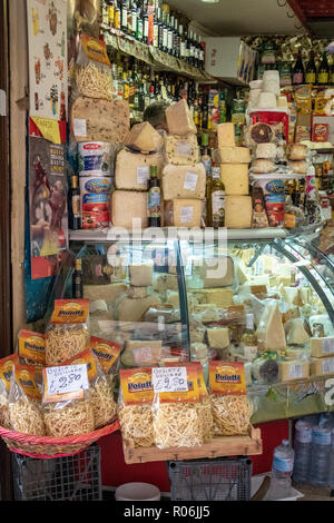 Boutique de vins et fromages, Capo Market, Palerme, Sicile Banque D'Images