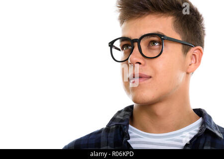 Close up of young man wearing eyeglasses en pensant Banque D'Images