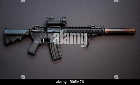 Fusil d'assaut AR-15, également connu sous le nom de la M4 Carbine chambré en calibre 5,56 mm (.223). Banque D'Images