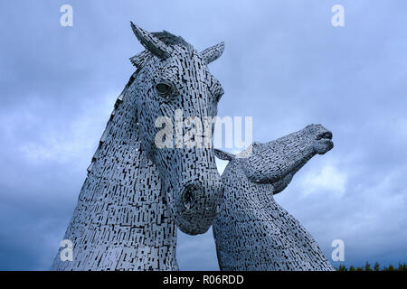 Les Kelpies, par Andy Scott, faite à Sherburn-in-Elmet dans Yorkshire du Nord, situé dans le parc de l'hélice, Falkirk, Ecosse Banque D'Images