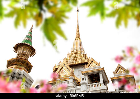 Détail architectural à partir de la vue extérieure du temple bouddhique Wat Traimit sur sky à Bangkok, Thaïlande Banque D'Images