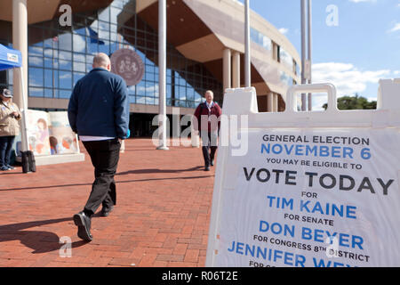 Octobre 24th, 2018, Fairfax County, Virginia USA : vote des absents (Début) vote lors des élections à mi-parcours - USA Banque D'Images