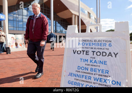 Octobre 24th, 2018, Fairfax County, Virginia USA : vote des absents (Début) vote lors des élections à mi-parcours - USA Banque D'Images