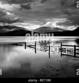 Roulant sur Cloud Blencathra, également connu sous le Saddlback, vu de l'ensemble de Derwentwater dans le Parc National de Lake District. Banque D'Images