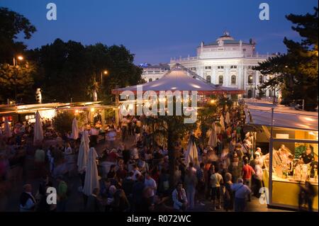 Wien, Opernfilmfestival - Chateau de Vienne, Musique Film Festival en face de l'hôtel de ville Banque D'Images