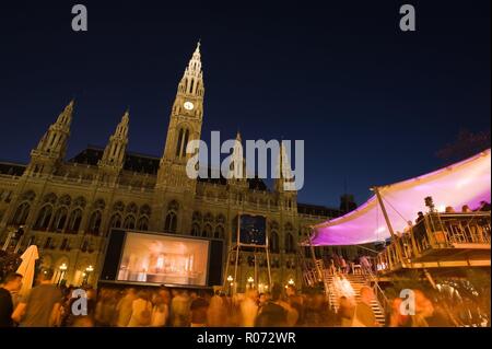 Wien, Opernfilmfestival - Chateau de Vienne, Musique Film Festival en face de l'hôtel de ville Banque D'Images