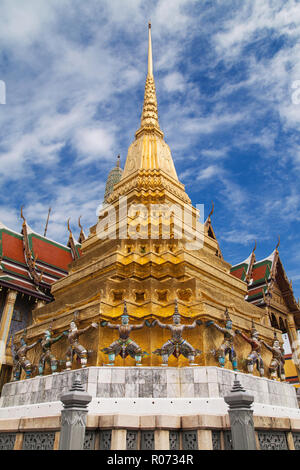 Le sud de Golden Chedi du Wat Phra Kaew, Bangkok, Thaïlande. Banque D'Images