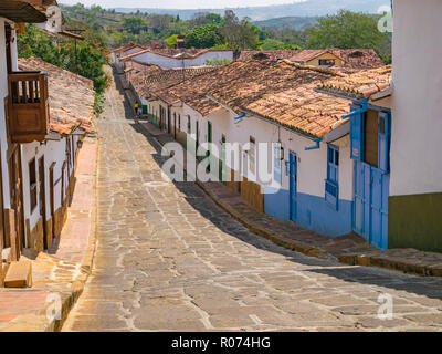 Barichara, Colombie, Santander, rue coloniale avec les bâtiments historiques blanc Banque D'Images