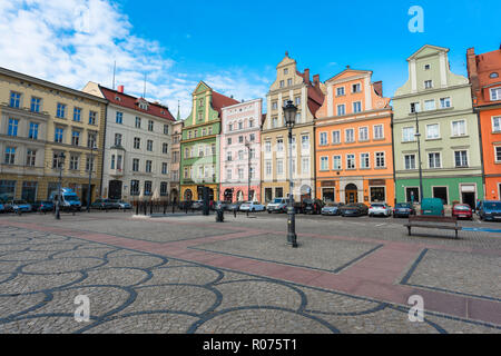 Wroclaw Plac Solny, vue de bâtiments colorés bordant le côté ouest de la place Plac Solny (sel) dans le centre de vieille ville de Wroclaw, Pologne. Banque D'Images