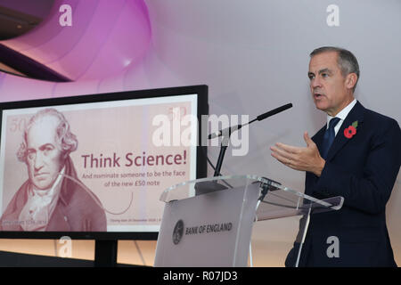Le gouverneur de la Banque d'Angleterre, Mark Carney, parle lors de l'annonce du nouveau billet de 50 livres sterling en polymère, au Musée des sciences de Kensington, Londres.Le nouveau billet de 50 livres sterling sera présenté par un scientifique britannique éminent, et les membres du public sont invités à proposer des nominations. Banque D'Images