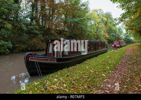 15-04 'Diana' amarré sur le canal d'Oxford (Nord) à l'arrêt, près de Stretton Brinklow, Warwickshire, Angleterre, Royaume-Uni (Wop) Banque D'Images