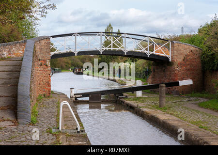 Blocage et arrêt Sutton Bridge Changeline, Hawkesbury Junction : le nord du canal d'Oxford et le Canal Coventry inscrivez-vous ici, dans le Warwickshire, Angleterre, RU Banque D'Images