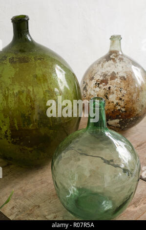 Vases en verre teinté Banque D'Images