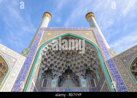 ISFAHAN, IRAN - Apr 25, 2015 : Blue Mosque - l'un des sites du patrimoine mondial de l'UNESCO Banque D'Images