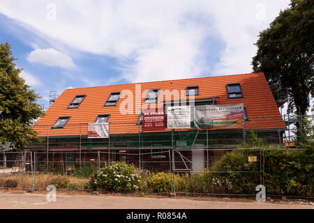 La reconstruction d'une ancienne ferme d'une maison d'habitation, Wesel, Allemagne. Umbau von alten Bauernhauses zu einem Wohnhaus, Wesel, Deutschland. Banque D'Images