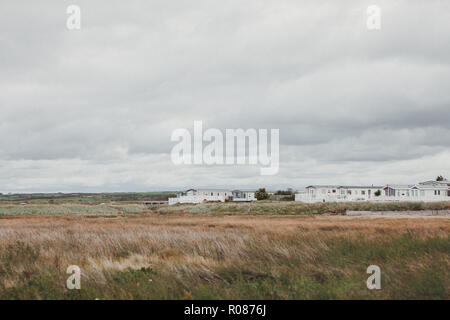 Accueil site statique à la périphérie de conseil informatique, à proximité de la vallée et le terrain de golf de l'aéroport, Anglesey, au nord du Pays de Galles, Royaume-Uni Banque D'Images