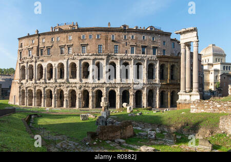 L'ancien Théâtre Romain, de Marcellus, dans le quartier de Sant'Angelo Rome. L'Italie. Banque D'Images