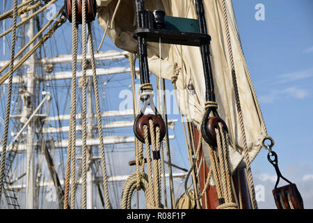 Les trois mâts voile ''Corentin'' lors d'une escale dans le port de Concarneau, dans l'ouest de la France. Banque D'Images