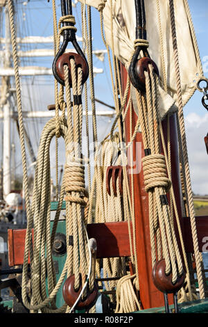 Les trois mâts voile ''Corentin'' lors d'une escale dans le port de Concarneau, dans l'ouest de la France. Banque D'Images