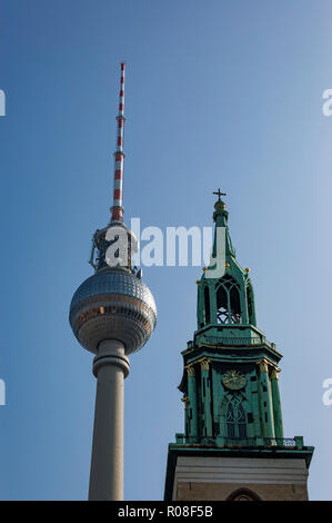 Célèbre tour de télévision à Berlin en Allemagne. Banque D'Images