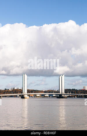 Pont Jacques Chaban-Delmas, le plus ancien pont de levage vertical dans l'Europe, Bordeaux, France 2017 Banque D'Images
