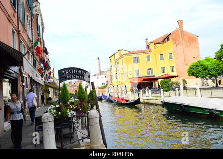 La photo reflex numérique HD de Venise, Italie. Toutes les photos sont prises dans la vraie Venise Italie. Vous pouvez voir le Grand Canal, bateaux, lieux, bâtiments. A voir Banque D'Images