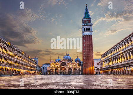 Piazza San Marco avec Basilique Saint Marc à Venise Banque D'Images