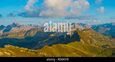 Panorama depuis le mont Nebelhorn, 2224m, vue sur les Alpes d'Allgäu, Allgäu, Bavière, Allemagne Banque D'Images