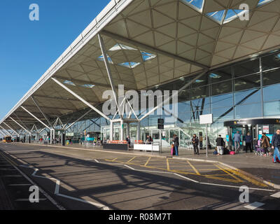 STANSTED, Royaume-Uni - circa 2018 octobre : London Stansted Airport design par l'architecte Lord Norman Foster Banque D'Images