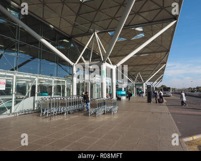 STANSTED, Royaume-Uni - circa 2018 octobre : London Stansted Airport design par l'architecte Lord Norman Foster Banque D'Images