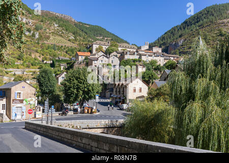 Sainte Enimie, Gorges du Tarn, France, la ville vu de l'autre côté de la rivière Banque D'Images