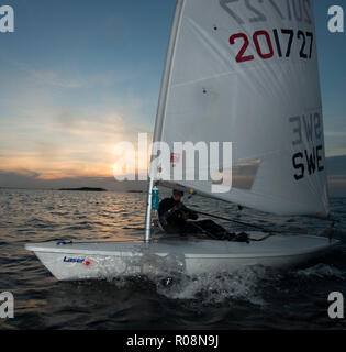 Navigation, wind, voiles, wingsails, cerfs-volants, craft, surface de l'eau, bateau, voilier, planche à voile, kitesurfer, navigation, mer, Banque D'Images