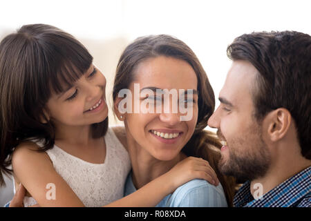 Close up portrait of happy multi ethnic family Banque D'Images