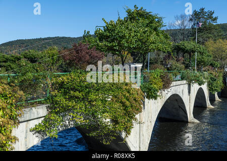 Pont de fleurs à Shelburne Falls, Massachusetts, USA. Banque D'Images