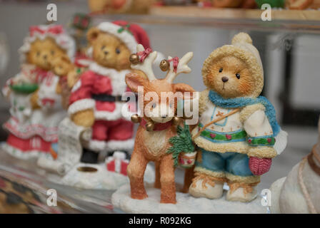 Beaucoup de petits jouets porter close up. Notion de similitude et de l'unicité Banque D'Images