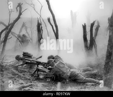 Première Guerre mondiale équipe du canon à partir de l'American le Quartier général du Régiment d'infanterie, 23e compagnie, tirant un trépied monté M1916 37mm gun contre des positions allemandes à Belleau Wood, France, 1918 Banque D'Images