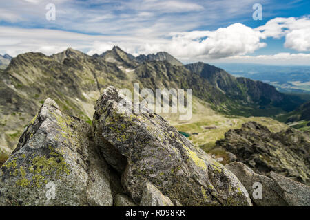 Vue sur la vallée dans Mengusovska Hautes Tatras en Slovaquie Banque D'Images