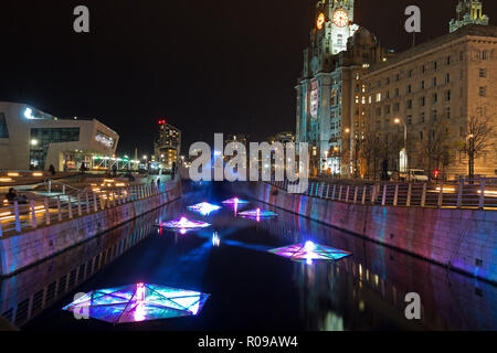 Liverpool, Royaume-Uni. 2 novembre 2018. La rivière de la lumière 'La Piscine' Éléments de miroirs sur front de mer de Liverpool en 2018. Credit : Ken Biggs/Alamy Live News. Banque D'Images